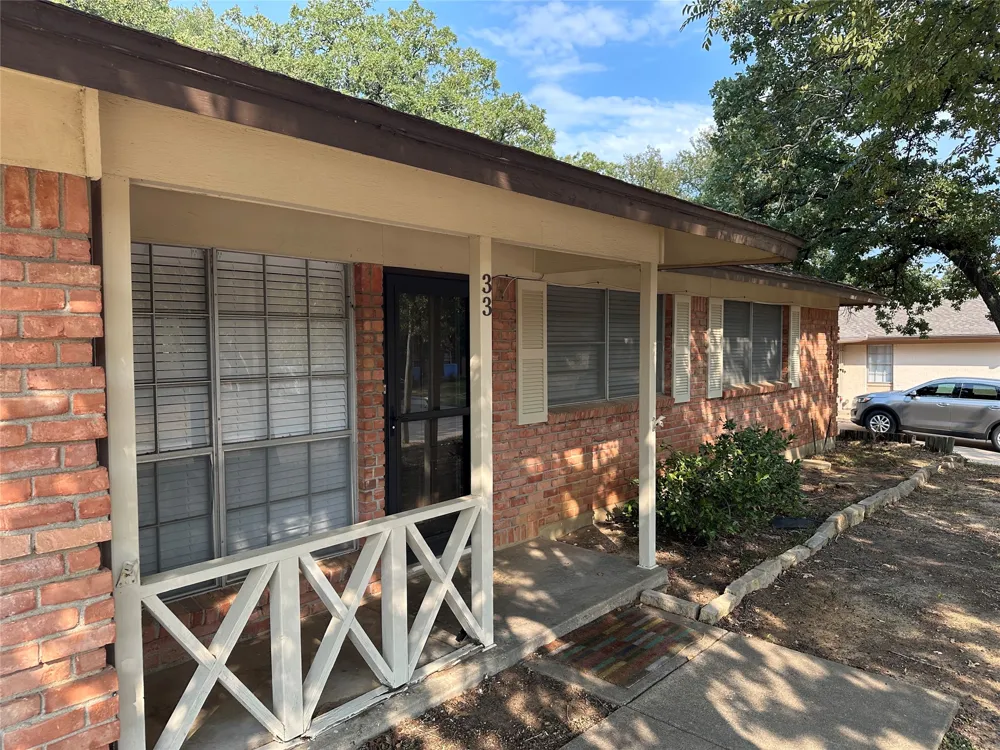 33 Somerset Terrace Bedford, TX 76022