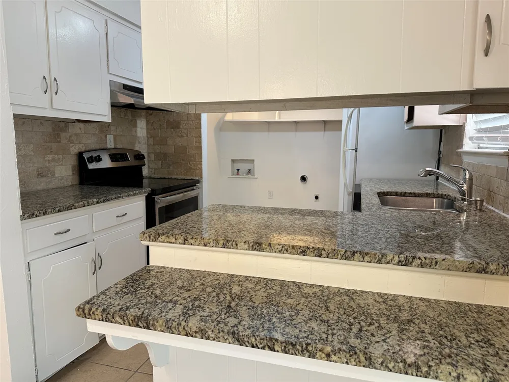 33 Somerset Terrace Bedford, TX 76022