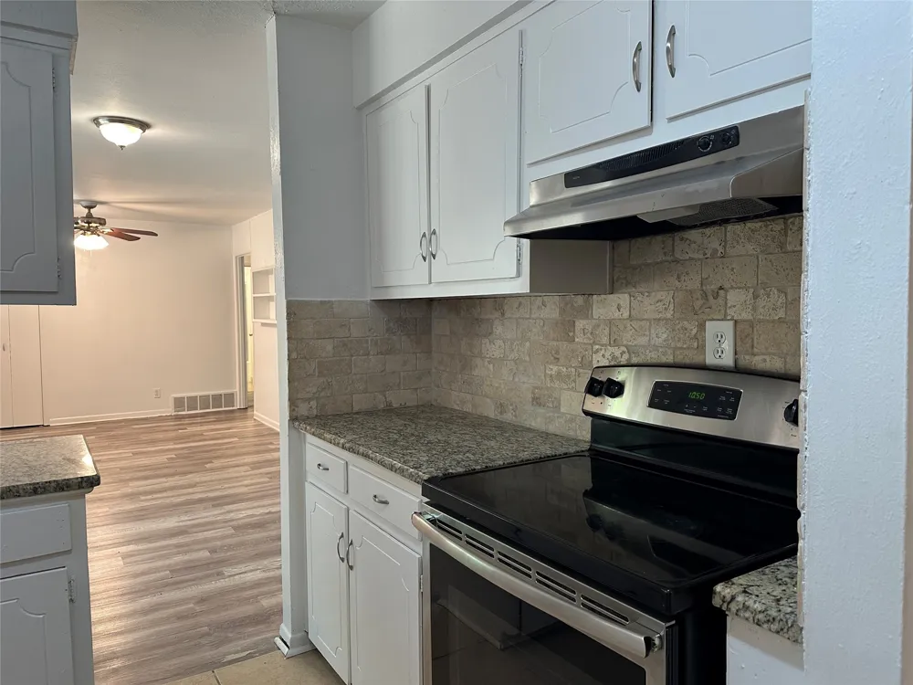 33 Somerset Terrace Bedford, TX 76022