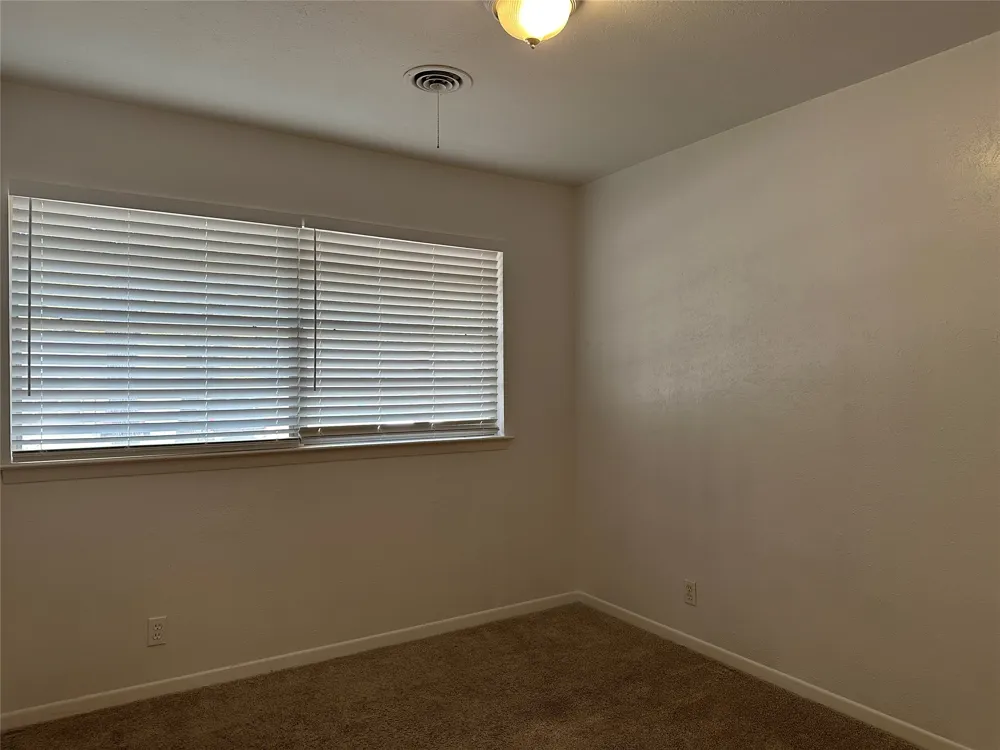 33 Somerset Terrace Bedford, TX 76022