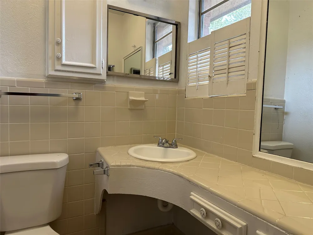 33 Somerset Terrace Bedford, TX 76022