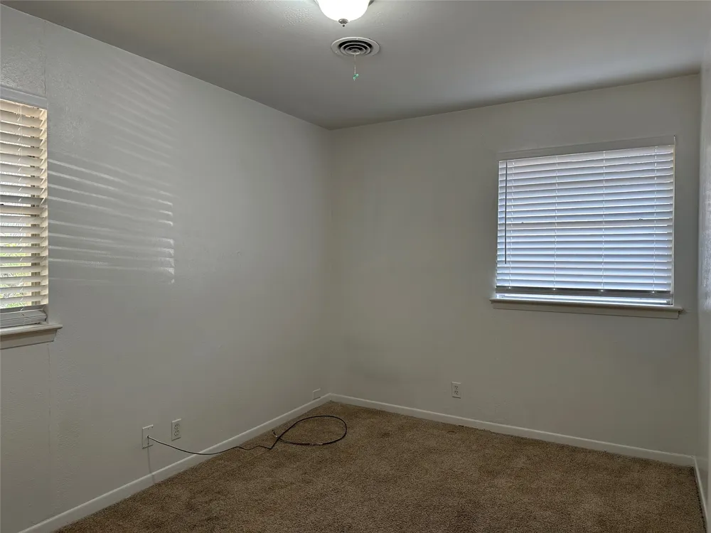 33 Somerset Terrace Bedford, TX 76022