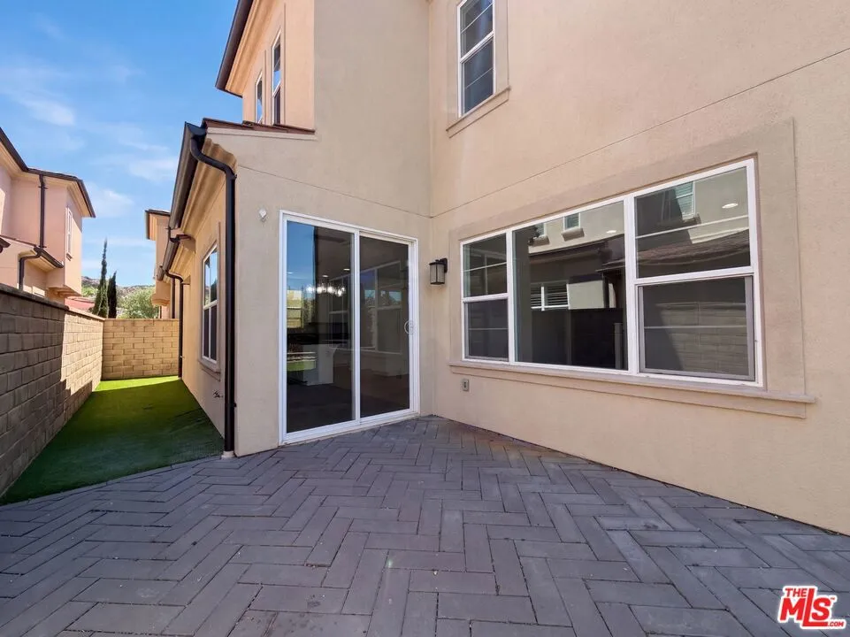 21981 Propello Drive Santa Clarita, CA 91350