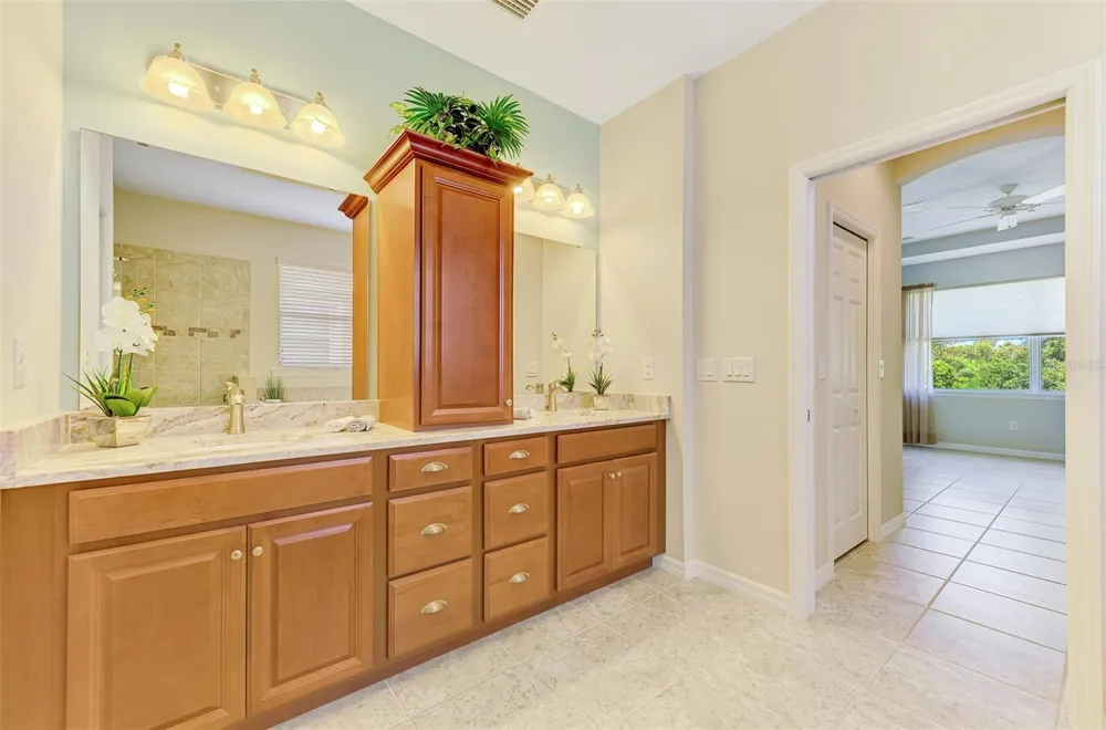 5221 CANYONLAND WAY Venice, FL 34293
