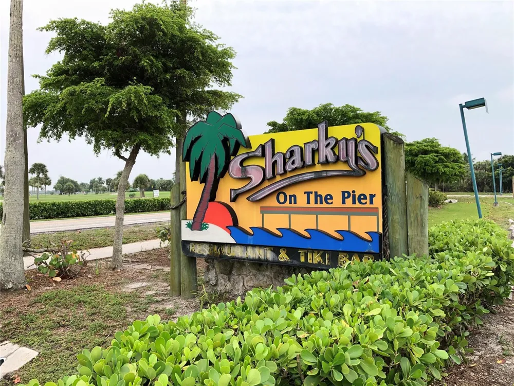 5221 CANYONLAND WAY Venice, FL 34293
