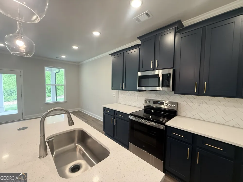 5665 Overview DR Flowery Branch, GA 30542