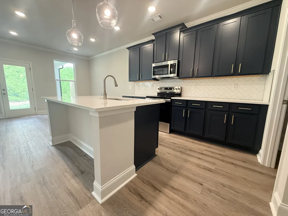 5665 Overview DR Flowery Branch, GA 30542
