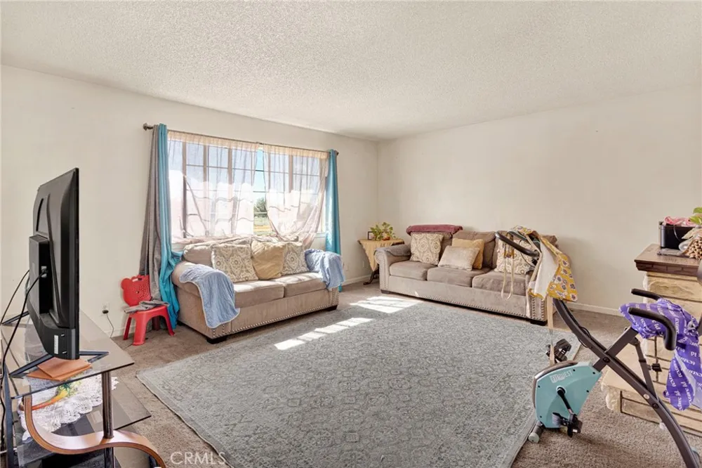 10881 Sauk Road Apple Valley, CA 92308