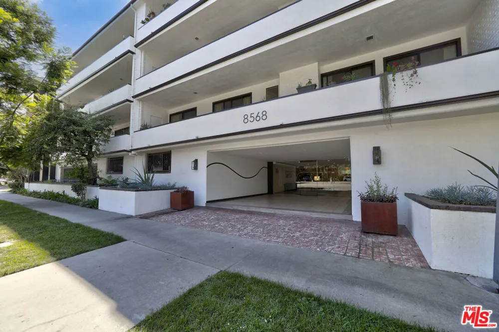 8568 Burton Way #301 Los Angeles, CA 90048