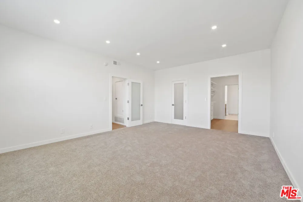 8568 Burton Way #301 Los Angeles, CA 90048