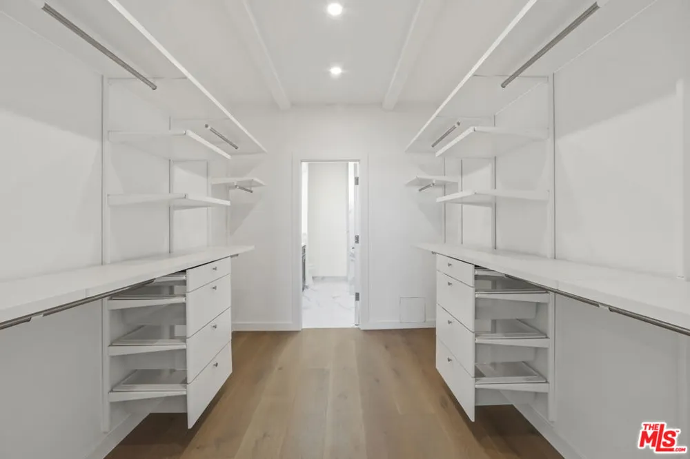 8568 Burton Way #301 Los Angeles, CA 90048