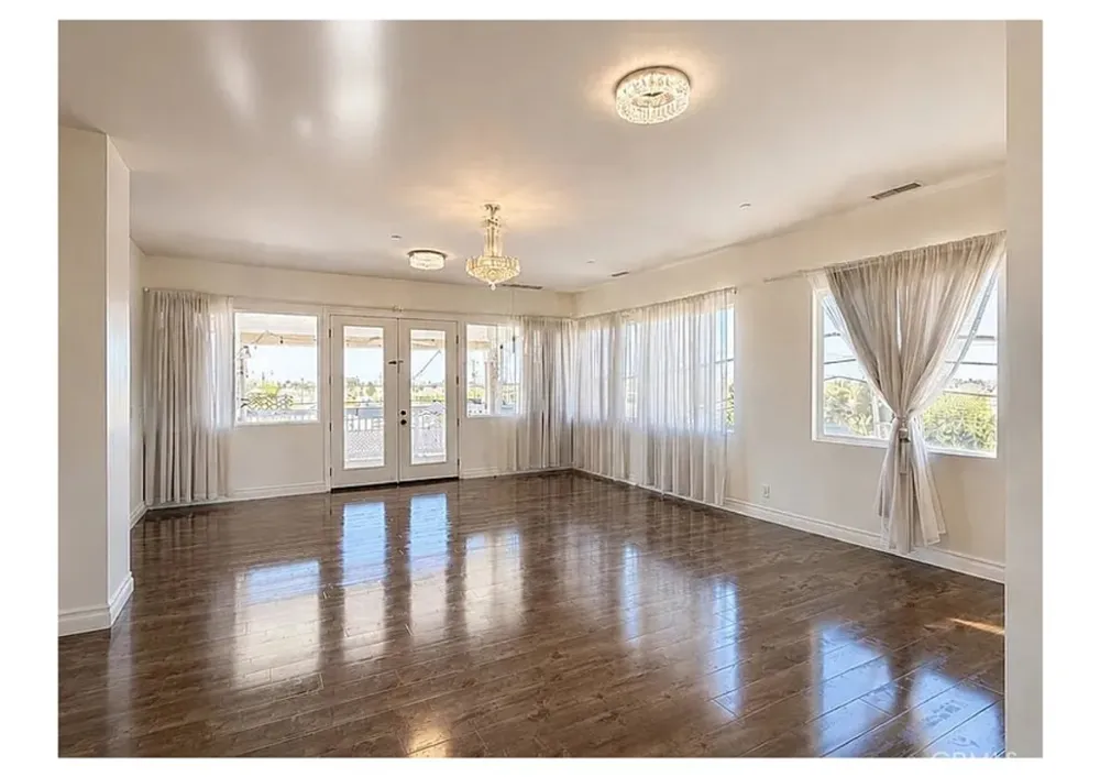19462 Harding Huntington Beach, CA 92646