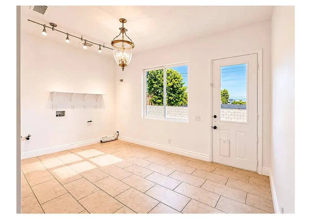 19462 Harding Huntington Beach, CA 92646