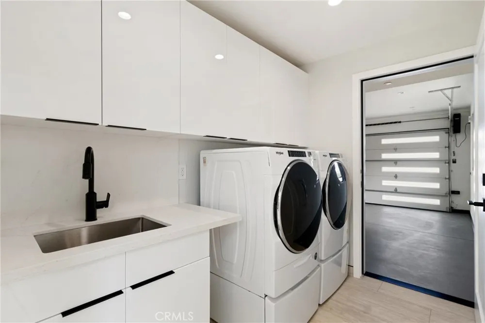 6830 Lubao Avenue Winnetka, CA 91306