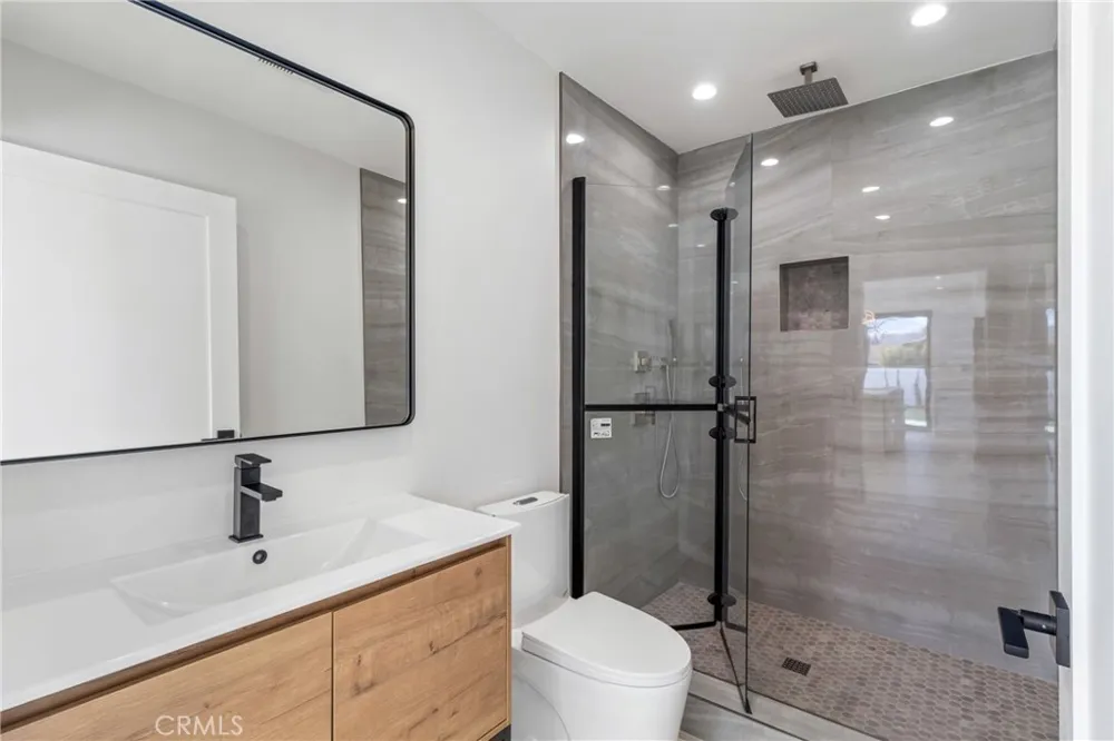 6830 Lubao Avenue Winnetka, CA 91306