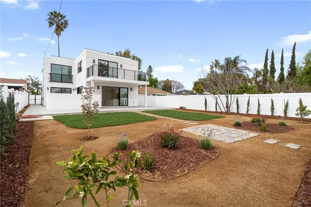 6830 Lubao Avenue Winnetka, CA 91306