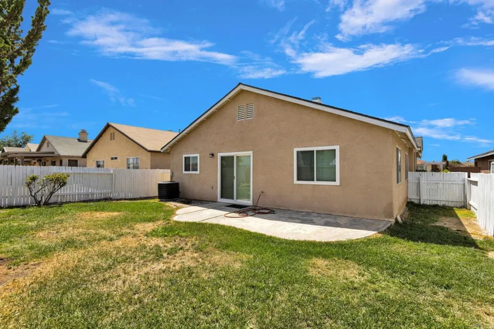 13523 Merry Oaks Victorville, CA 92392