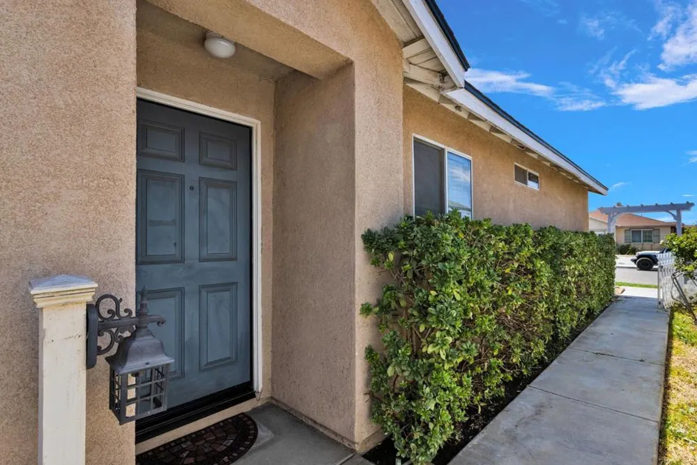 13523 Merry Oaks Victorville, CA 92392
