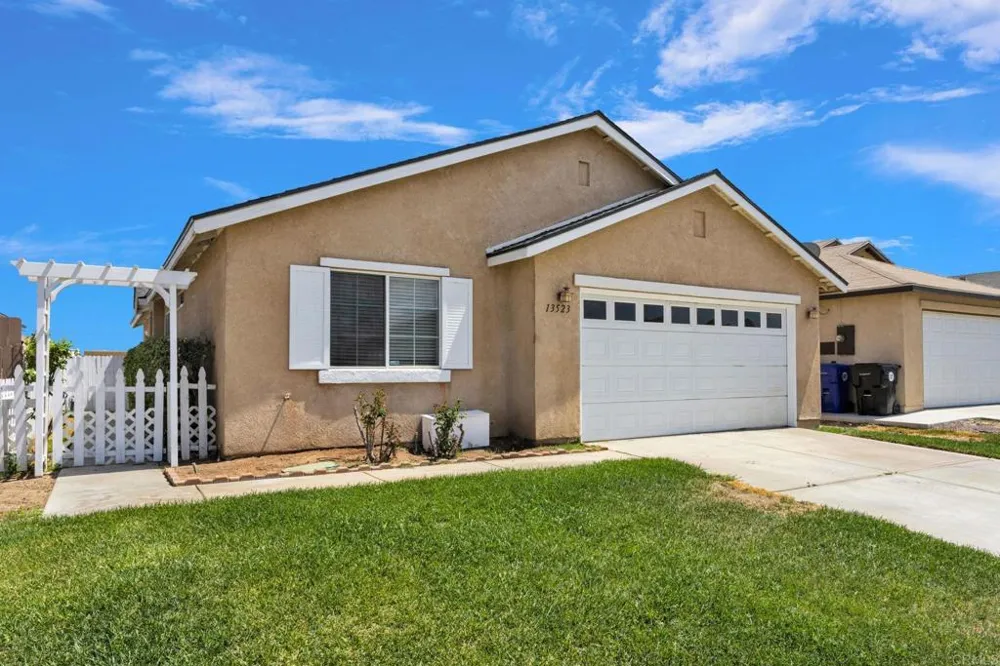 13523 Merry Oaks Victorville, CA 92392