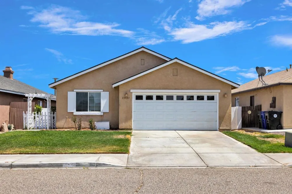 13523 Merry Oaks Victorville, CA 92392