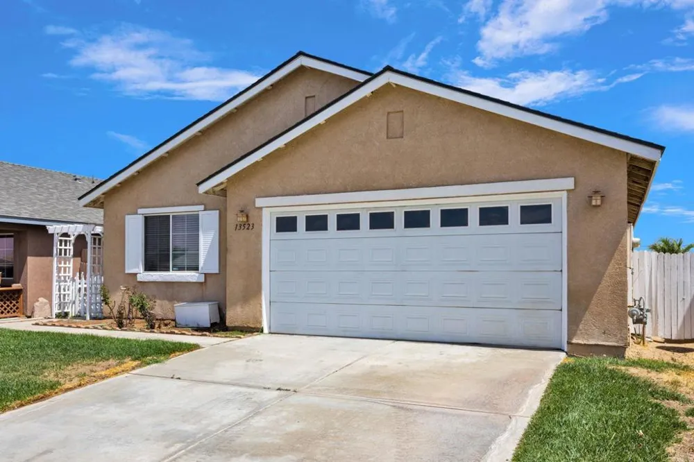 13523 Merry Oaks Victorville, CA 92392