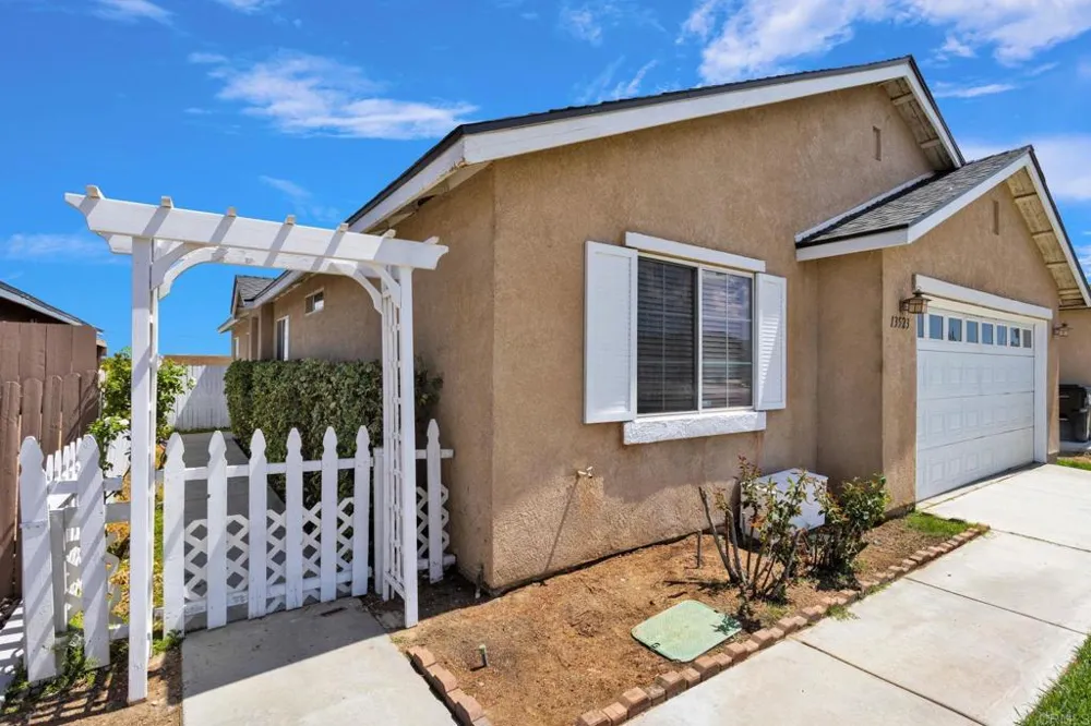 13523 Merry Oaks Victorville, CA 92392