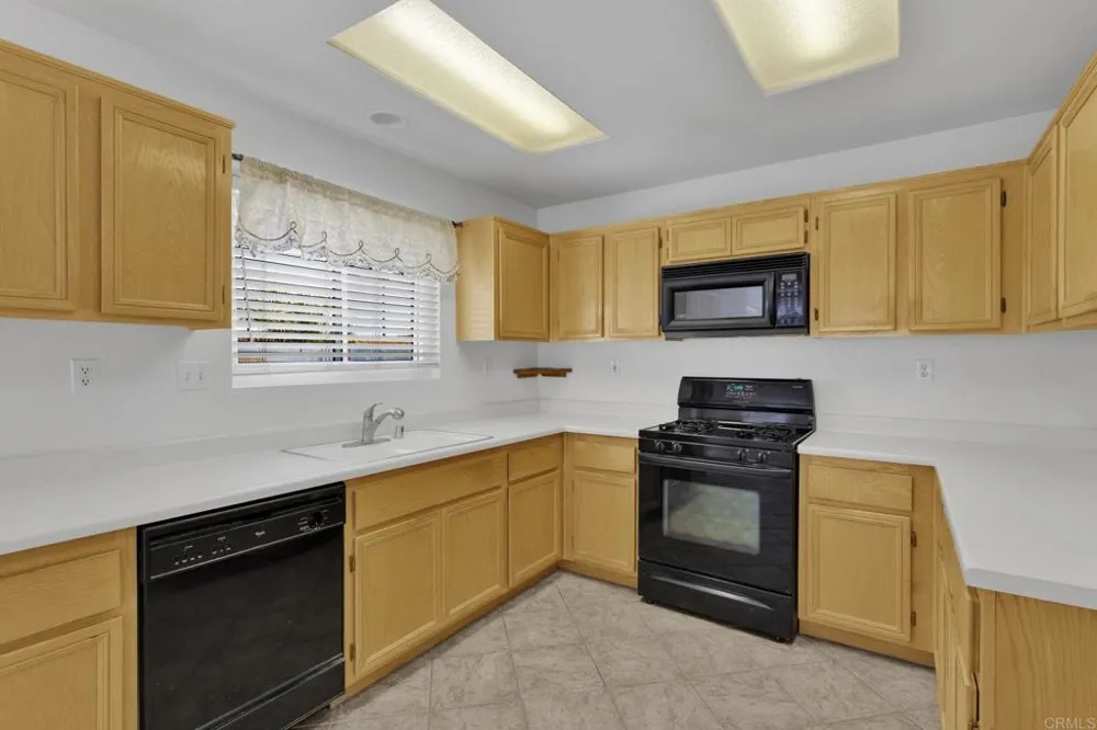 13523 Merry Oaks Victorville, CA 92392