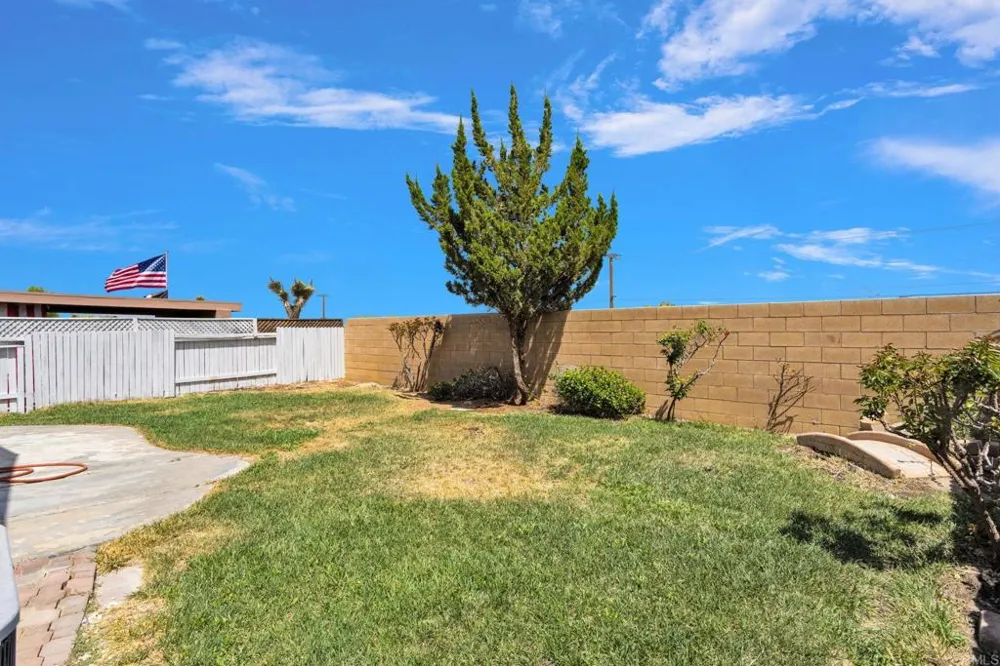 13523 Merry Oaks Victorville, CA 92392