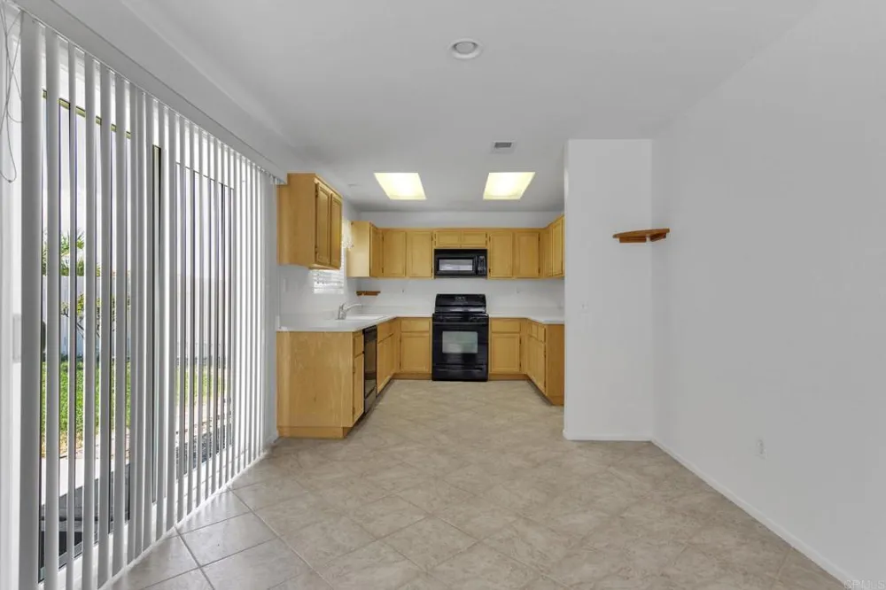 13523 Merry Oaks Victorville, CA 92392