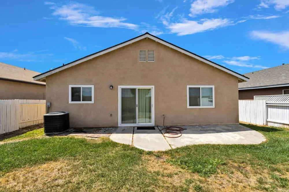 13523 Merry Oaks Victorville, CA 92392