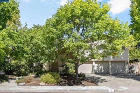 7 Leeds Ct
