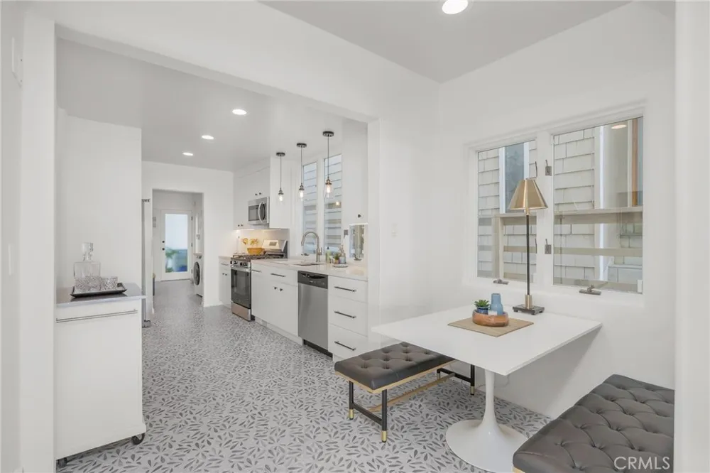 2654 The Strand Hermosa Beach, CA 90254