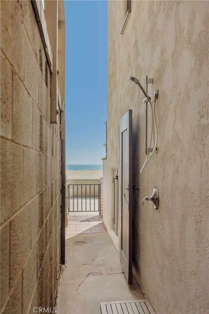 2654 The Strand Hermosa Beach, CA 90254