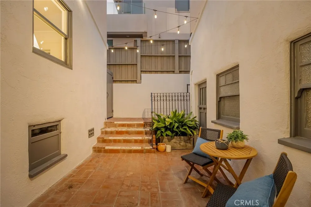 2654 The Strand Hermosa Beach, CA 90254