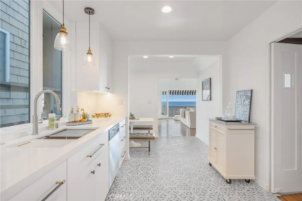 2654 The Strand Hermosa Beach, CA 90254