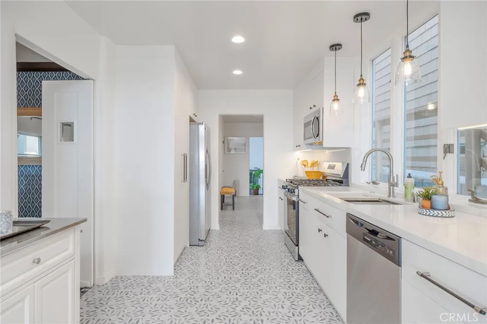 2654 The Strand Hermosa Beach, CA 90254