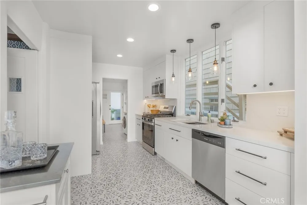 2654 The Strand Hermosa Beach, CA 90254