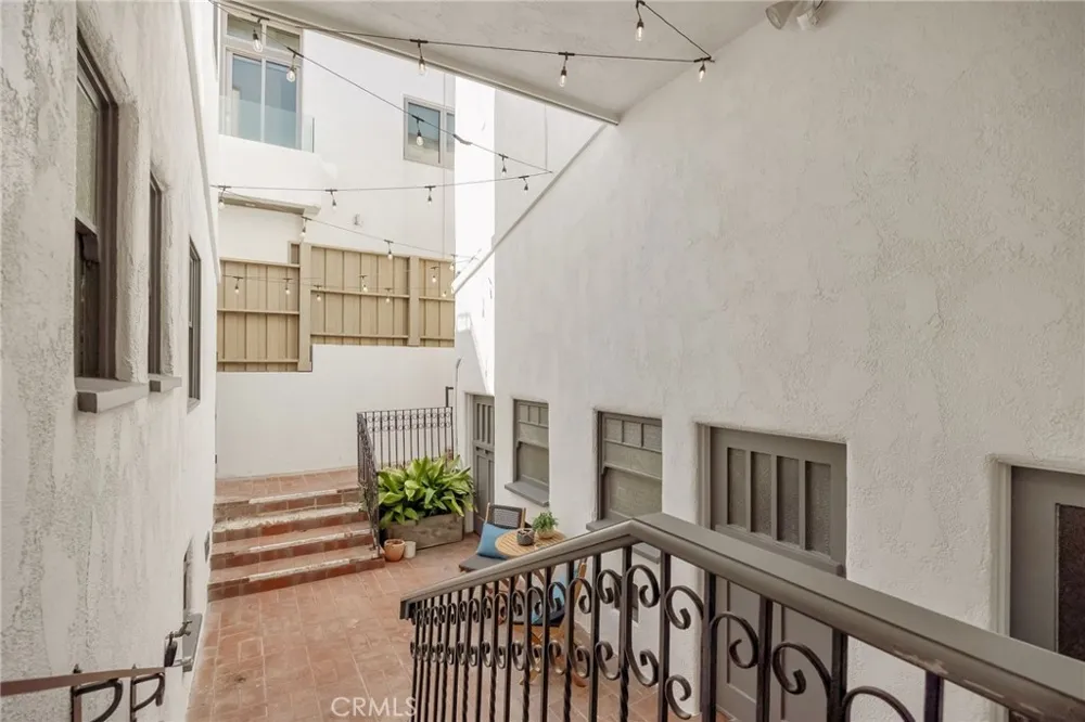 2654 The Strand Hermosa Beach, CA 90254