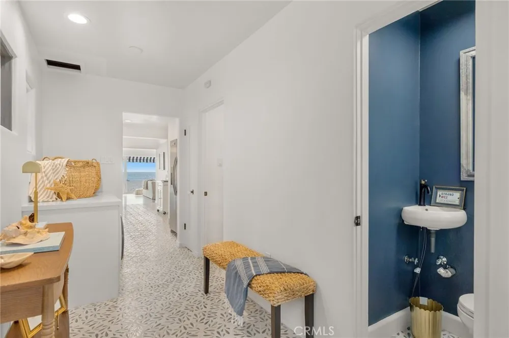 2654 The Strand Hermosa Beach, CA 90254