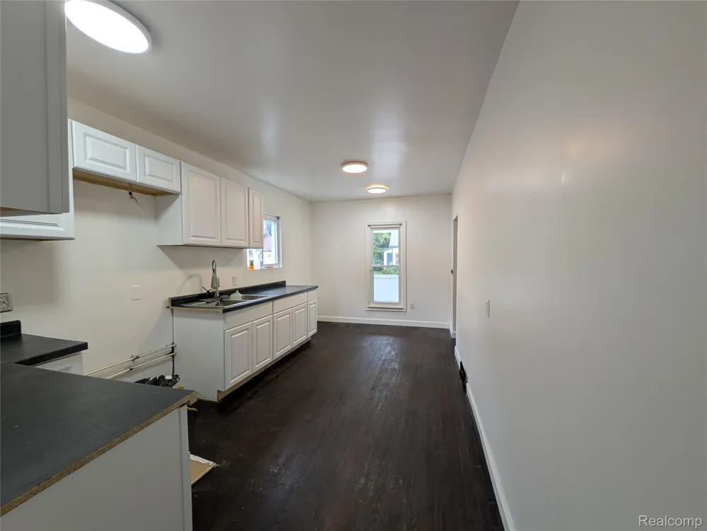 17 Oriley Street Pontiac City, MI 48342