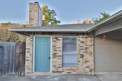 2102 Courtney Street #A