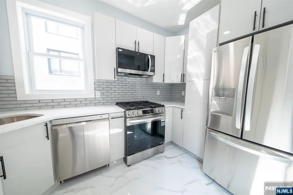 1409 Manhattan Avenue 3 Union City, NJ 07087