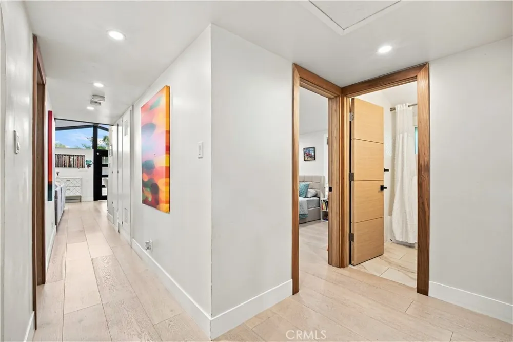 19705 Hamlin Street Woodland Hills, CA 91367