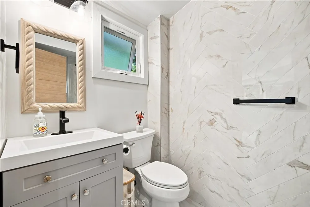 19705 Hamlin Street Woodland Hills, CA 91367