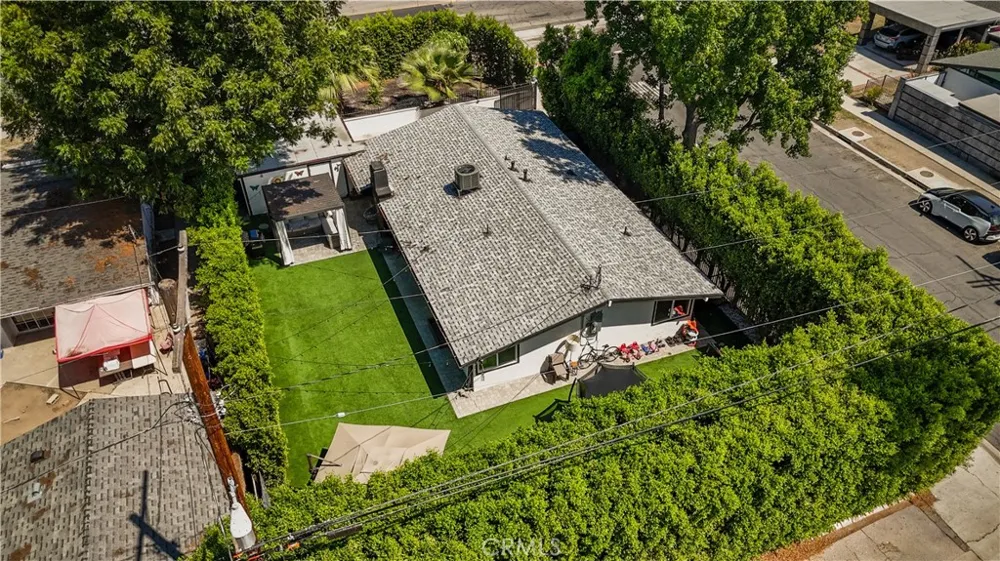 19705 Hamlin Street Woodland Hills, CA 91367