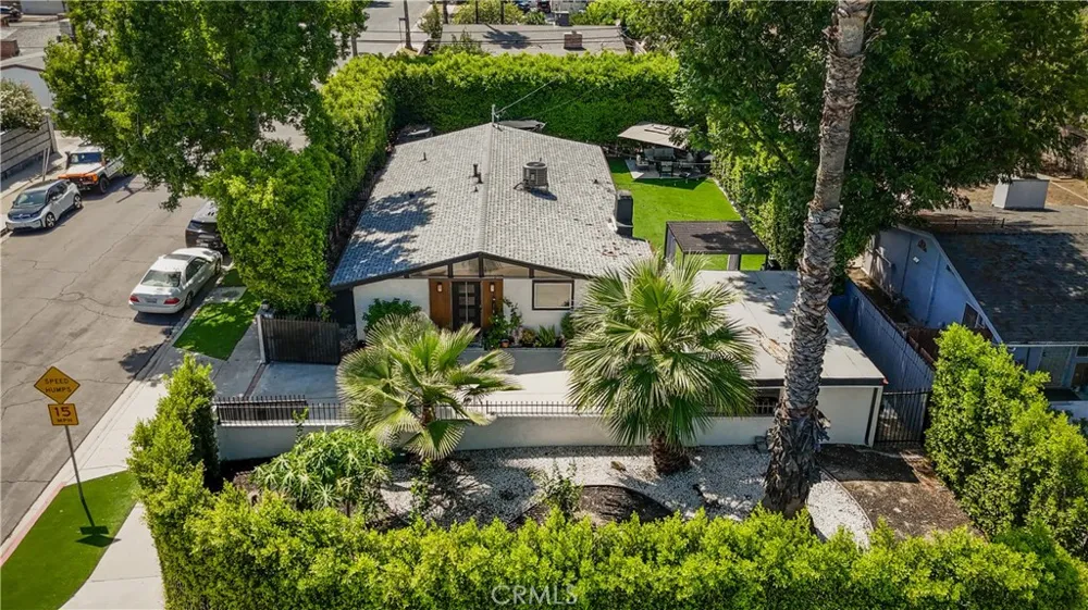 19705 Hamlin Street Woodland Hills, CA 91367