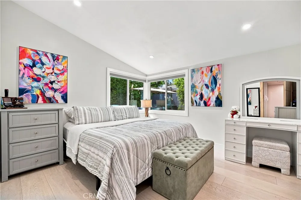 19705 Hamlin Street Woodland Hills, CA 91367