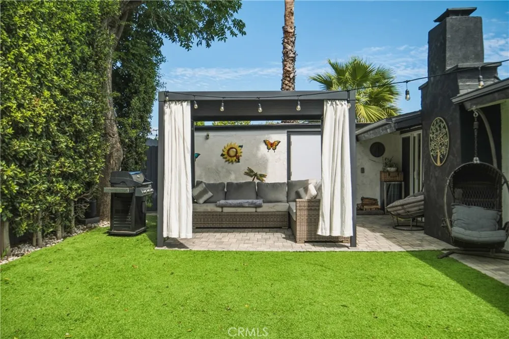 19705 Hamlin Street Woodland Hills, CA 91367