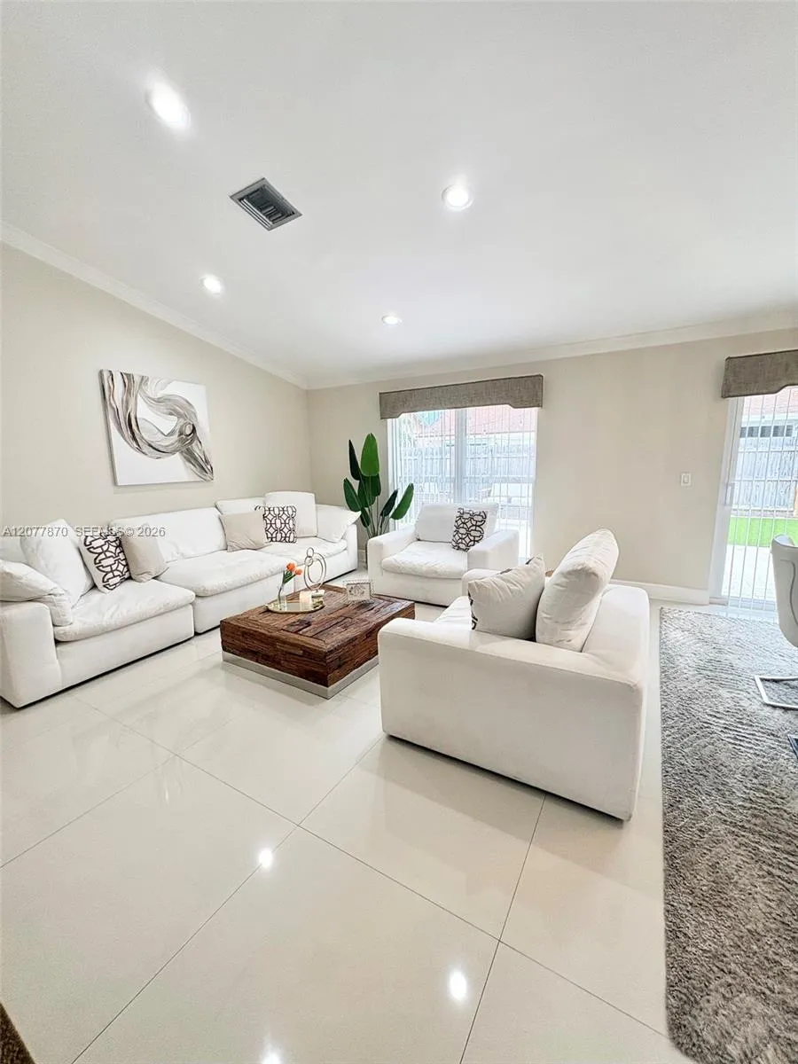 8541 NW 54th St Lauderhill, FL 33351