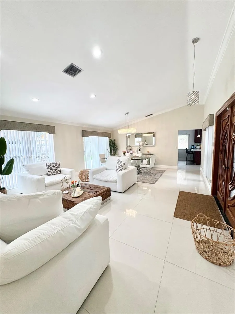 8541 NW 54th St Lauderhill, FL 33351
